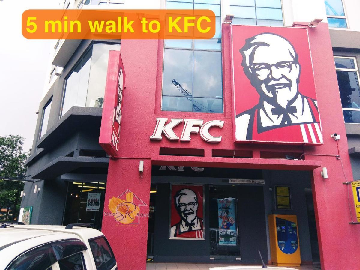Sinar Rasa Homestay At I-Soho, I-City Shah Alam Exterior photo KFC in Malaysia